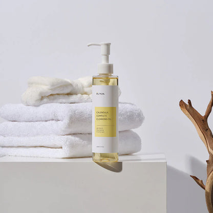 IUNIK - Calendula Complete Cleansing Oil (200 ml) - Huile Démaquillante Apaisante